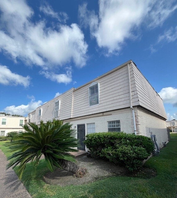 Building Photo - 6201 Ranchester Dr
