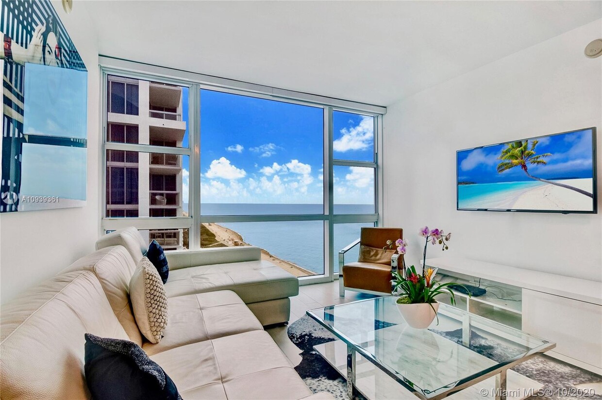 Foto principal - 6801 Collins Ave