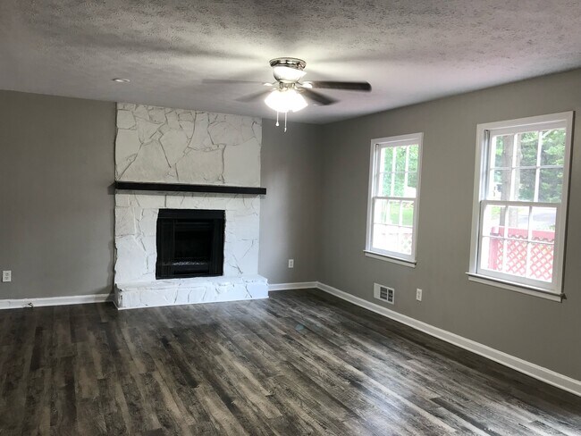 Foto del edificio - 4796 Cheri Lynn Rd NW