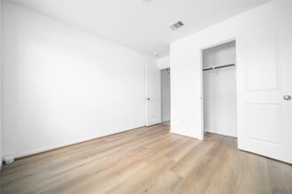 Building Photo - 9919 Oakheath Blf Dr