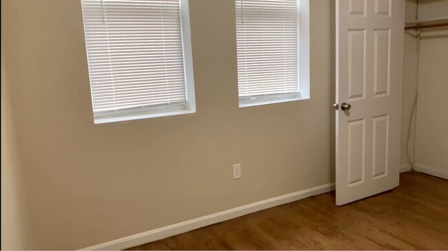 Foto del edificio - HOT SOUTH END LISTING!!!!!!!