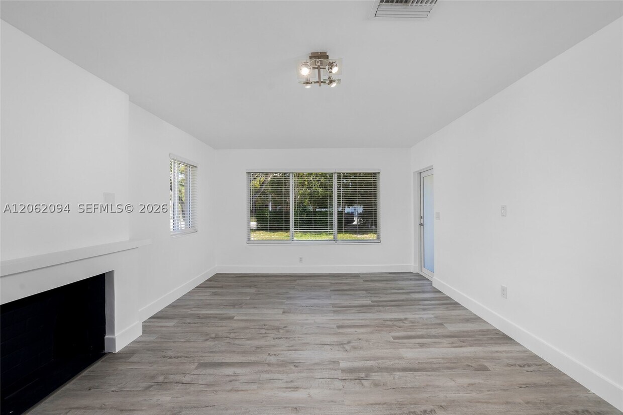 Foto del edificio - 14120 NW 2nd Ave