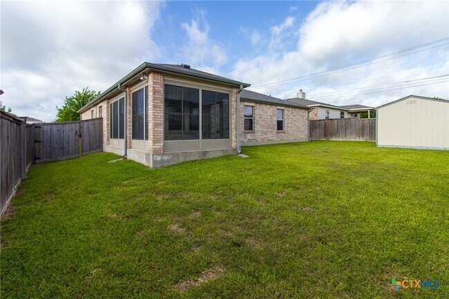Building Photo - 2203 Love Rd