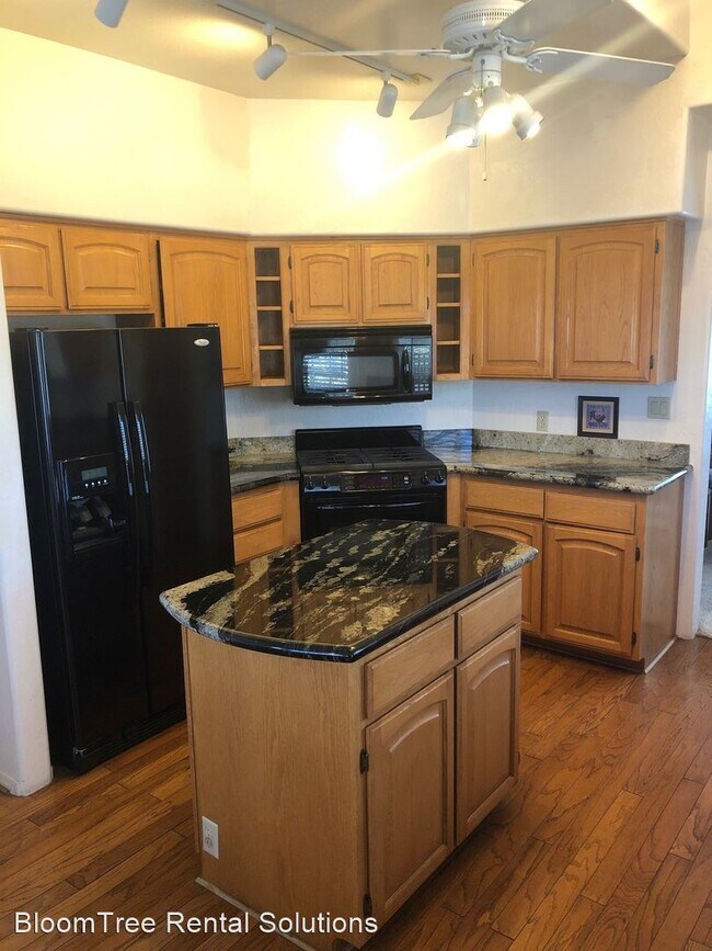 Building Photo - 3 br, 2.5 bath House - 1893 Forest View