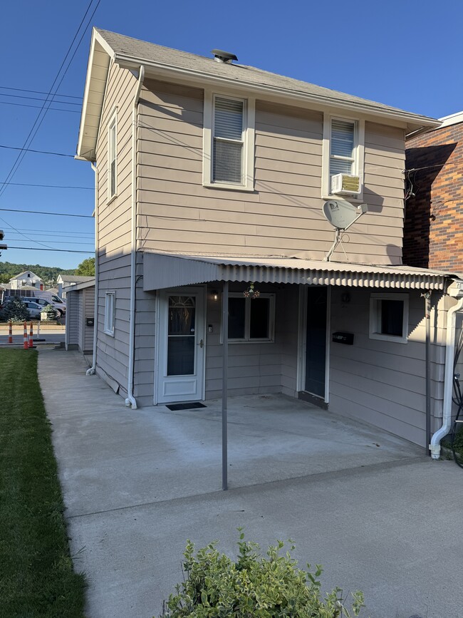Entrance to this unit - 1136 Pennsylvania Ave