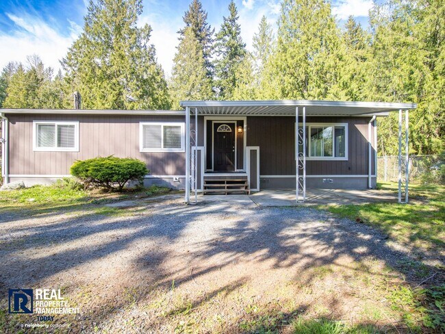 Foto del edificio - 2 Bed / 2 Bath Home with 4-Car Garage, Large Yard & RV Parking in Graham!