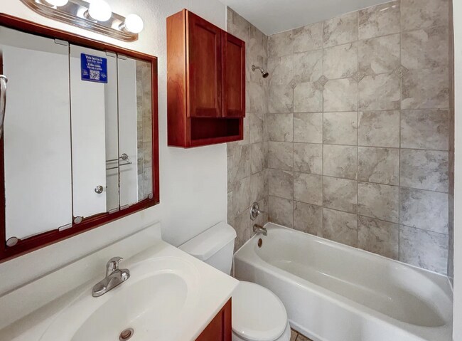 Foto del edificio - 11637 Copper Ave NE