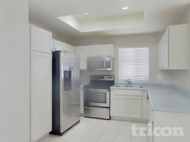 Building Photo - 1406 W Emerald Ave