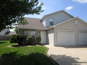 Building Photo - 2404-2406-2406 Calder Ct
