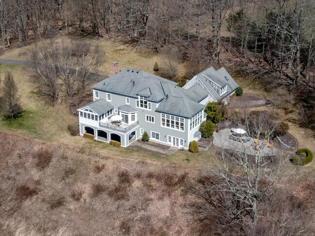 Foto del edificio - 293 Lake Rd