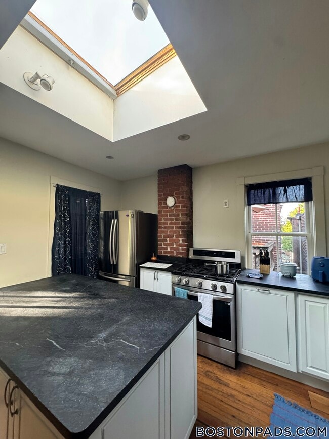 Building Photo - 151 Highland St