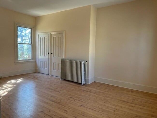 Building Photo - Welcome to our cozy 2nd floor 2-bedroom, 1...