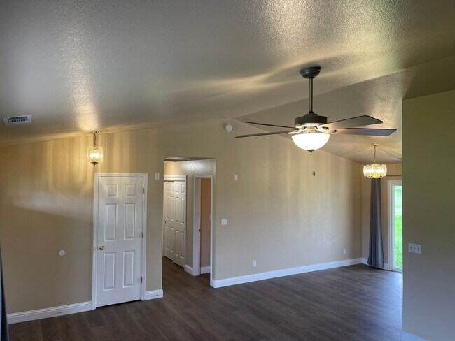 Foto del edificio - Wonderful Like New 3 bedroom Home