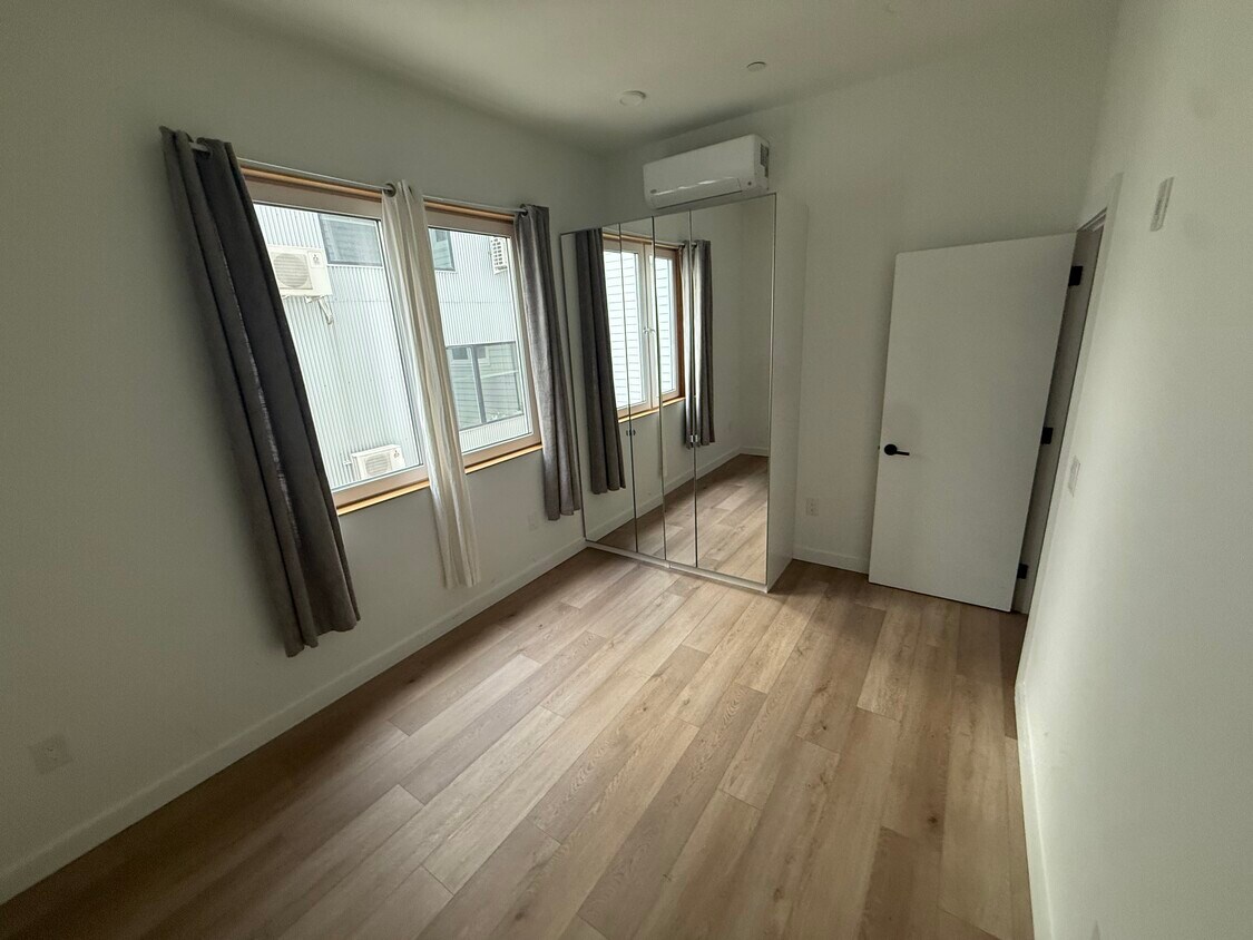 Foto del edificio - 1308-10 N. Front