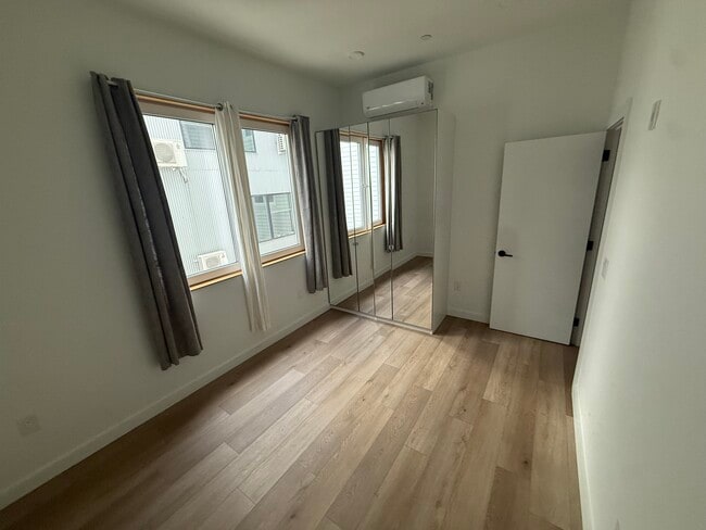 Photo - 1308-10 N. Front Apartment