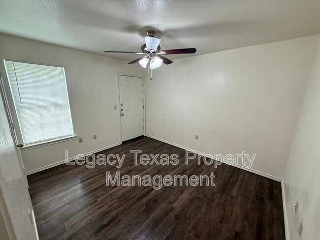 Foto del edificio - 1110 Williams Ave