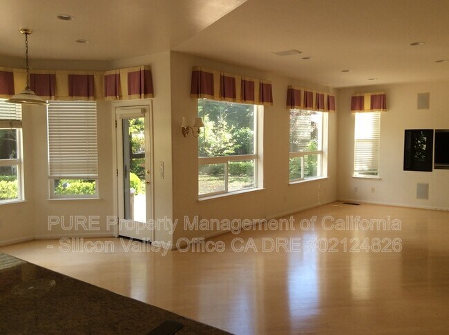 Foto del edificio - 743 Solstice Ct