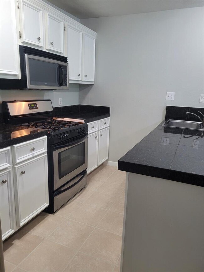 Foto del edificio - 304 E 33rd St
