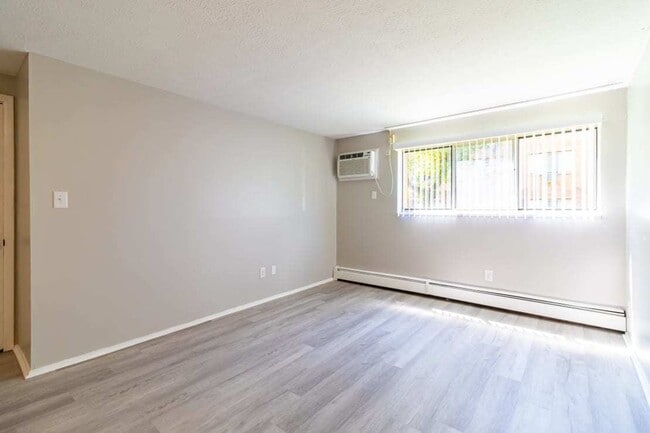 Interior Photo - Freelander Apartments