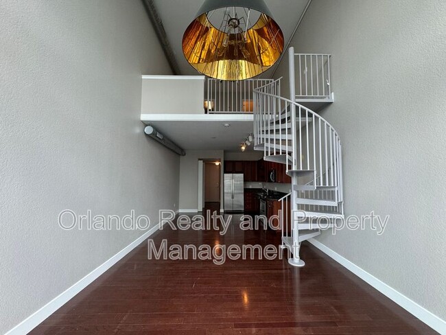 Foto del edificio - 150 E Robinson St