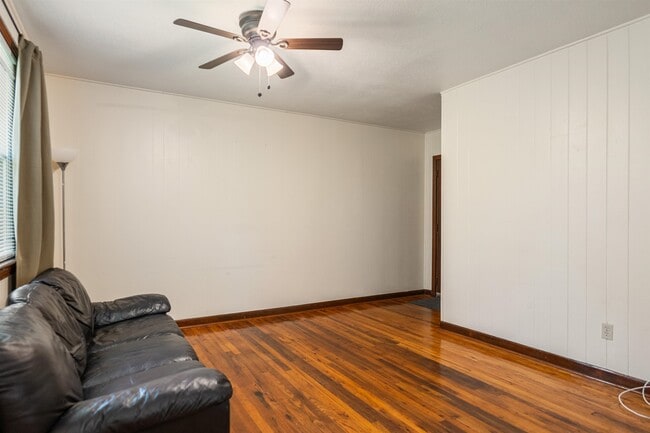 Building Photo - 1605 Akridge Dr