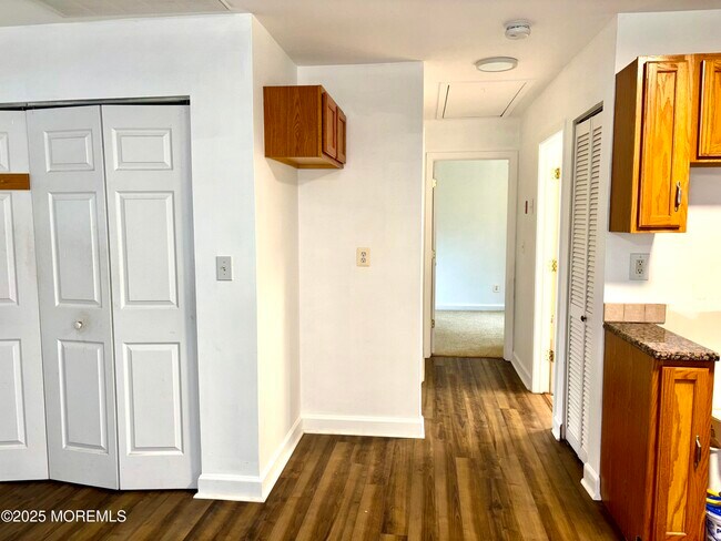 Foto del edificio - 242 Chapel Hill Rd