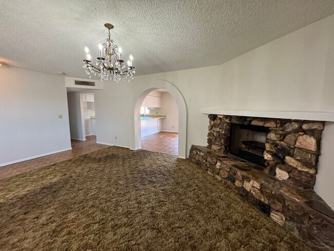 Foto del edificio - 3BR 2Ba home w/Large Fenced yard with RV g...
