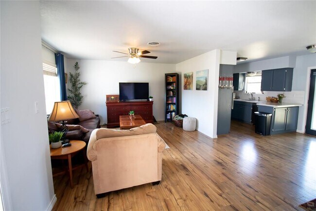 Foto del edificio - 713 W Oriole St