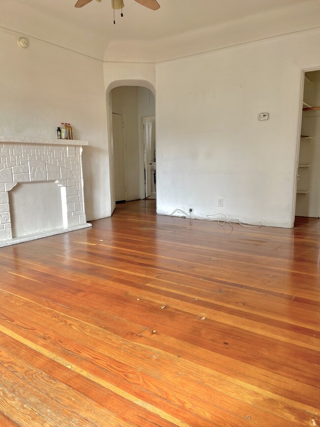 Foto del edificio - 538 N Sycamore Ave
