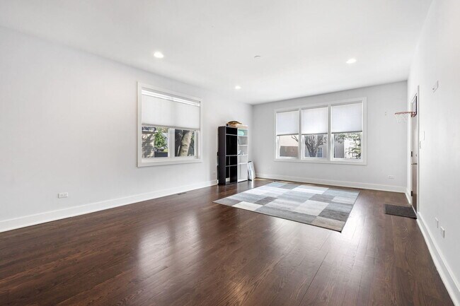 Building Photo - 1006 W Cullerton St