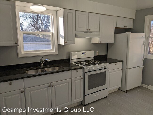 Building Photo - 3 br, 1 bath House - 17730 Walter St