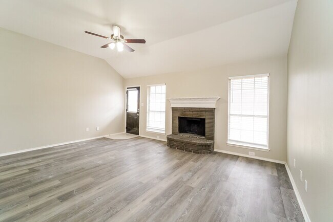 Building Photo - 100 Sandlewood Ln