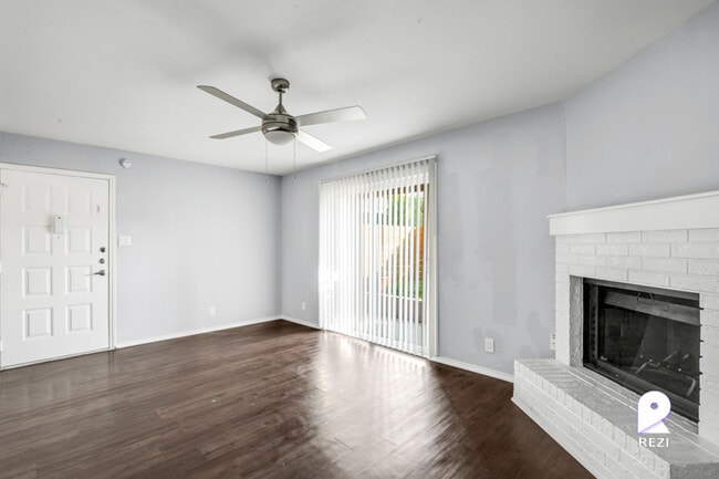 Building Photo - 6812 S Congress Ave