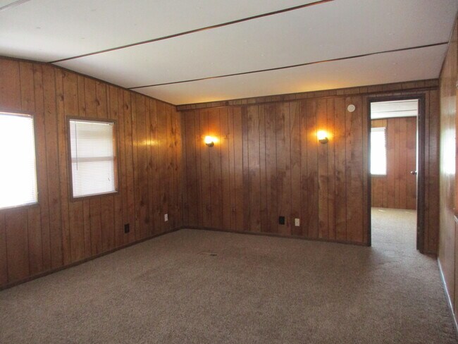 Foto del edificio - 2 bedroom 1.5 bath with Covered Deck and C...