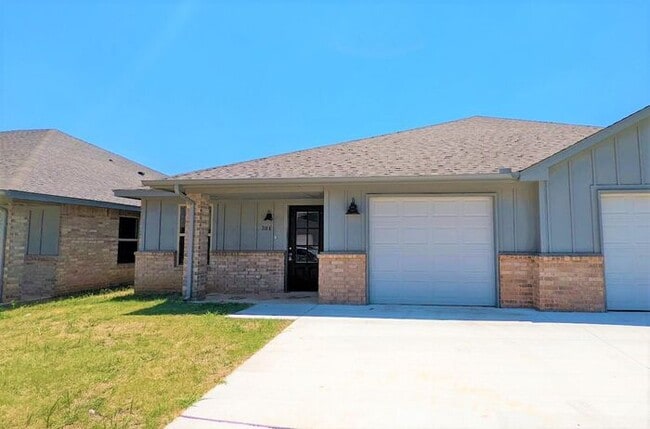 2 Bed 2 Bath 1 Car Garage in the Eastpoint... - 2 Bed 2 Bath 1 Car Garage in the Eastpoint... House