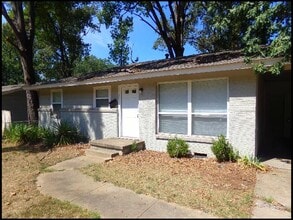 Building Photo - 26 S Wakefield Dr