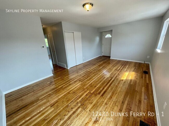 Foto del edificio - 12430 Dunks Ferry Rd