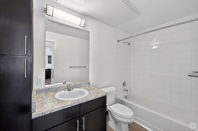 2BR, 2BA, 914SF - Bathroom 2 - Park Hill Station