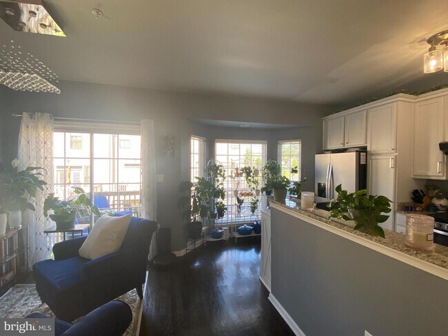 Building Photo - 6136 Madison Crest Ct