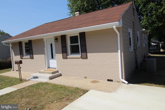 Building Photo - 3404 Elmwood Dr