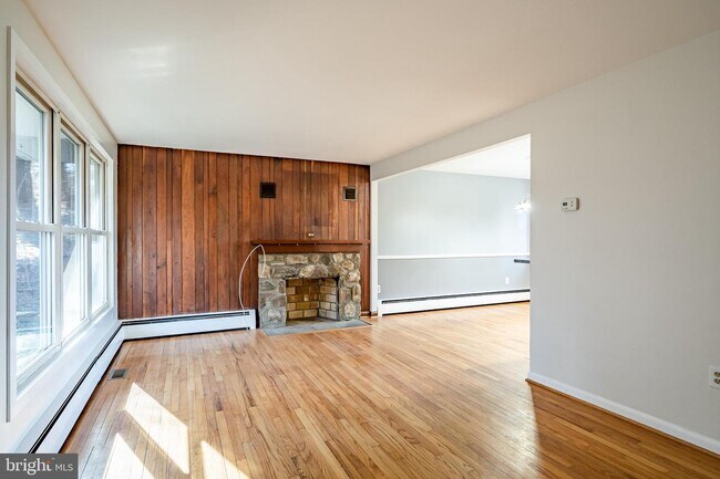 Foto del edificio - 1816 VALLEY Rd