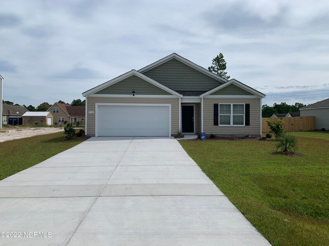 554 Pinecrest St NW, Shallotte, NC 28470 House Rental in Shallotte