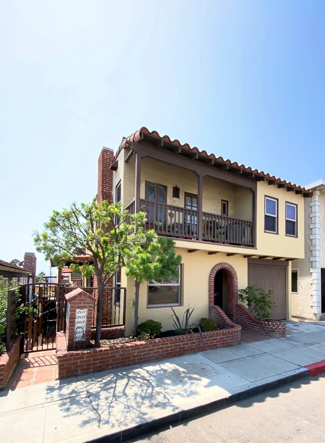 Building Photo - 2613 Manhattan Ave