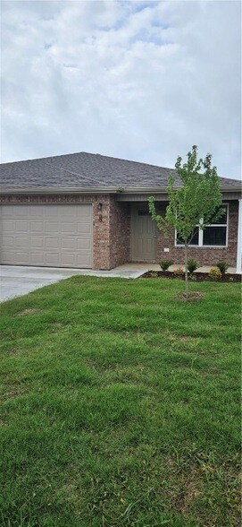 Building Photo - 617 NW 68th Ave