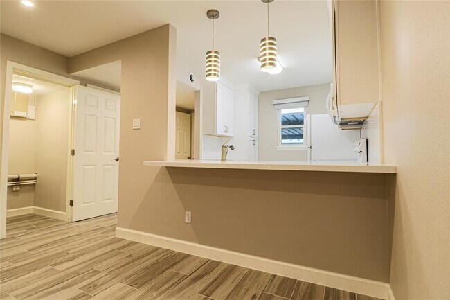 Building Photo - 2744 Briarhurst Dr