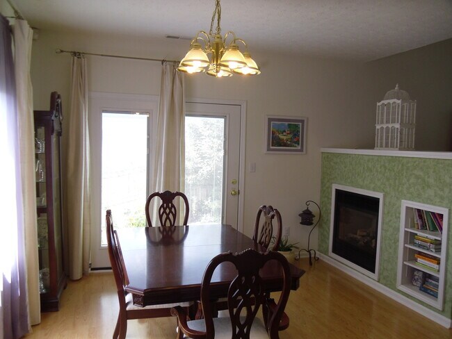 Foto del edificio - Coming Soon! Nearly Maintenance Free 3 Br ...