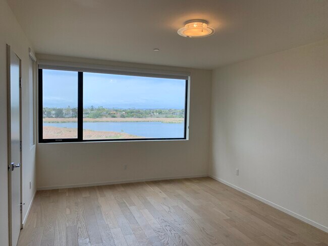 Master bedroom - 572 Laguna Dr