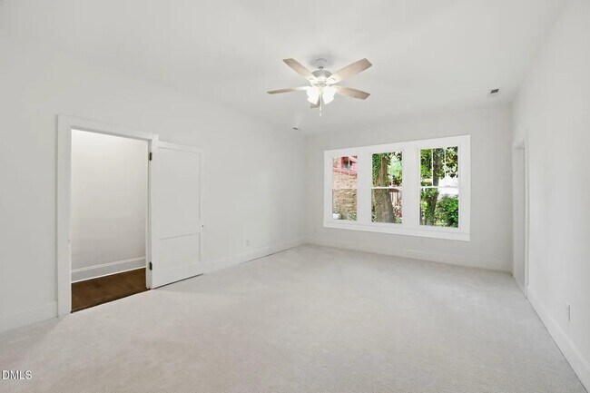 Foto del edificio - 611 W Pearsall St