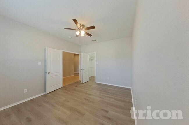 Foto del edificio - 522 Golden Bell Dr