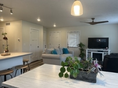 Building Photo - 3208 Babylon Rd